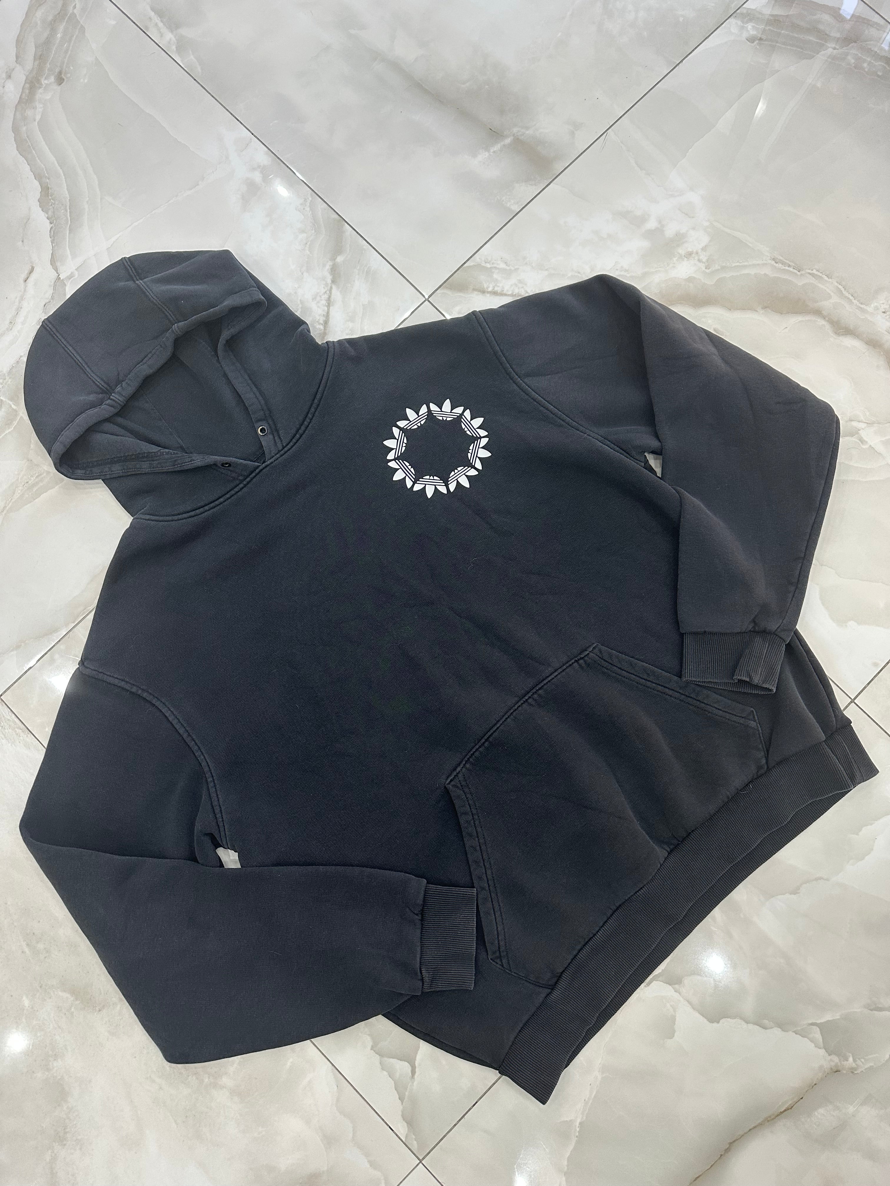 Felpa vintage nero con cappuccio