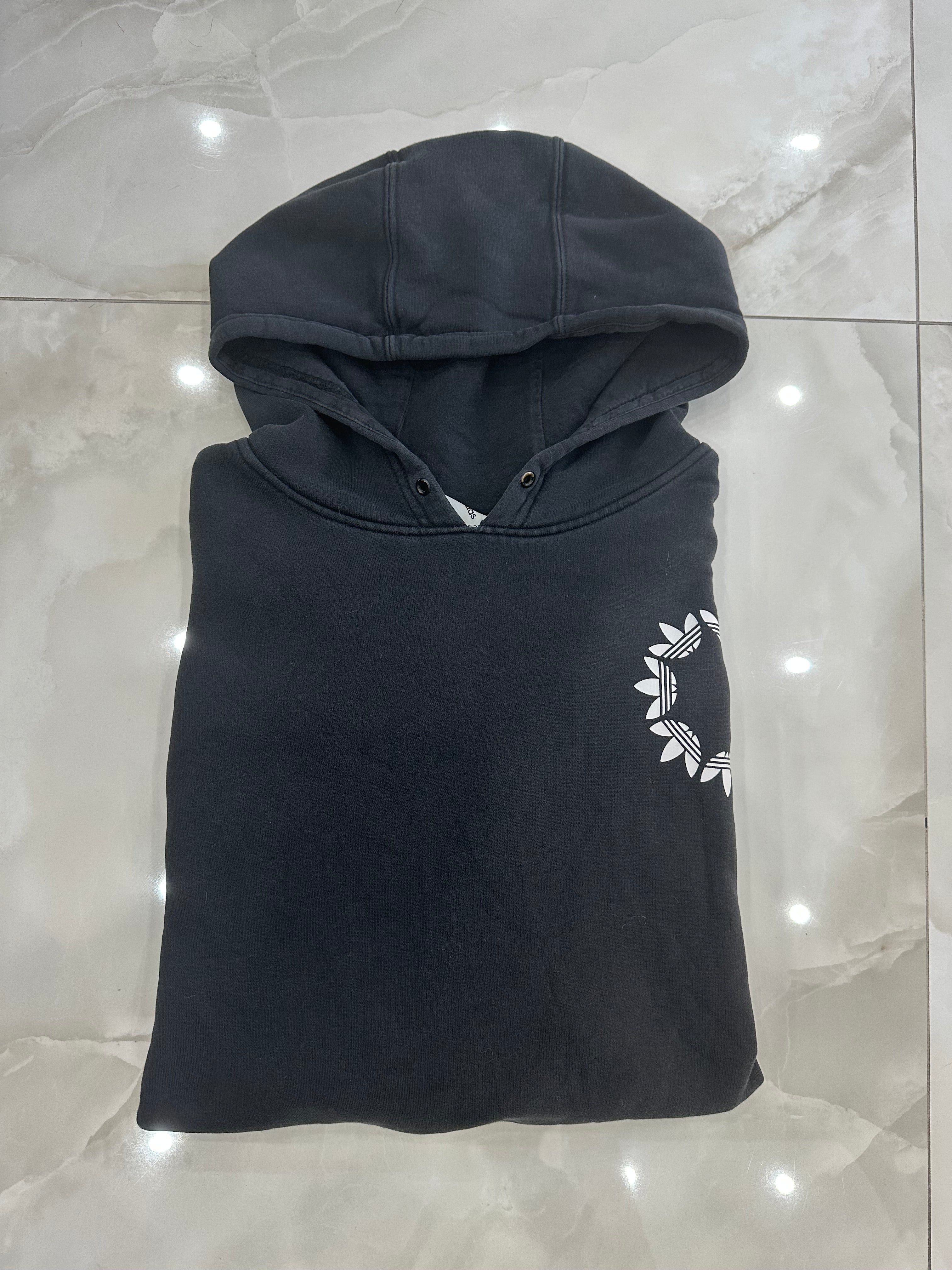 Felpa vintage nero con cappuccio