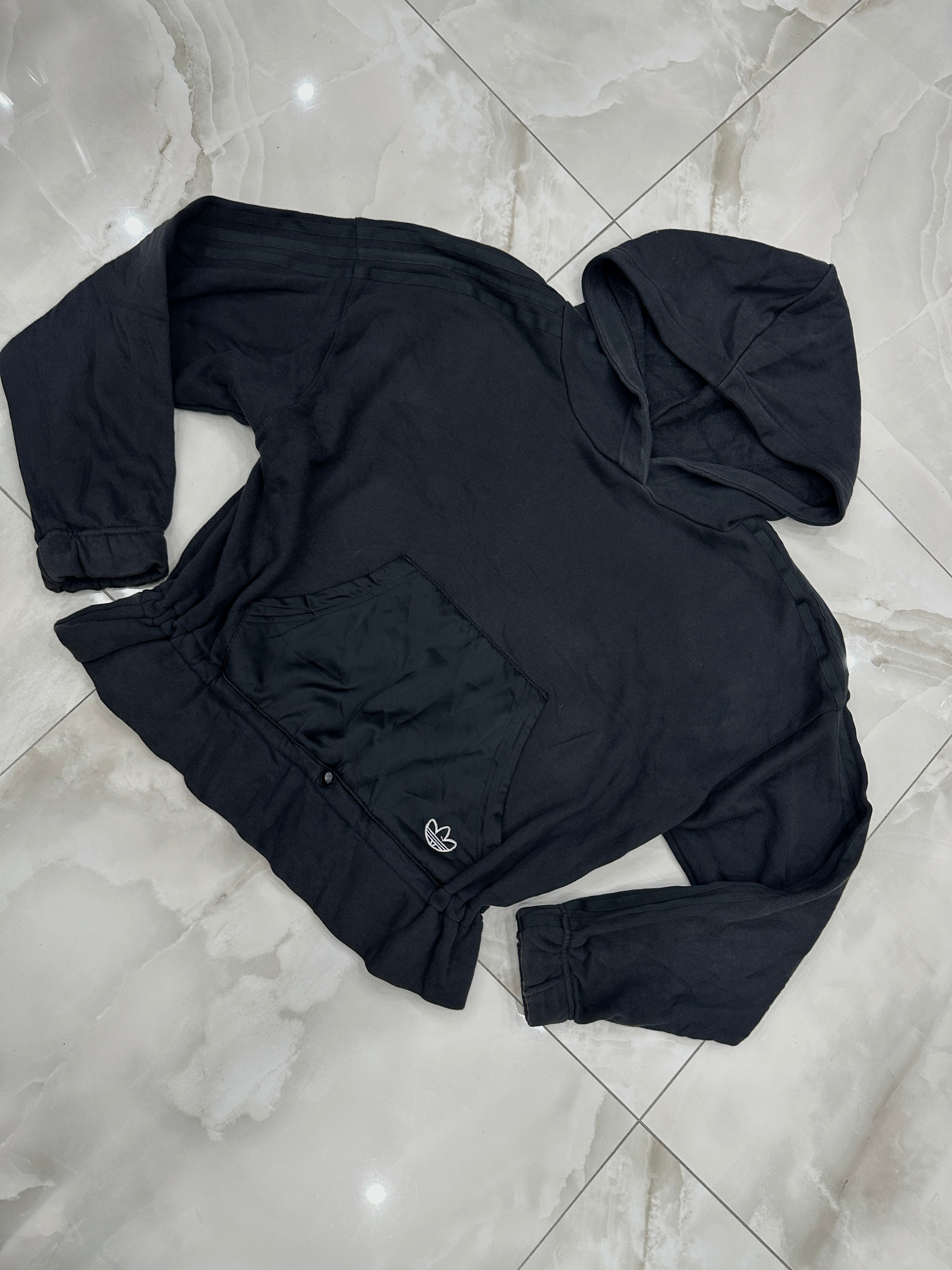 Felpa vintage nera crop con cappuccio