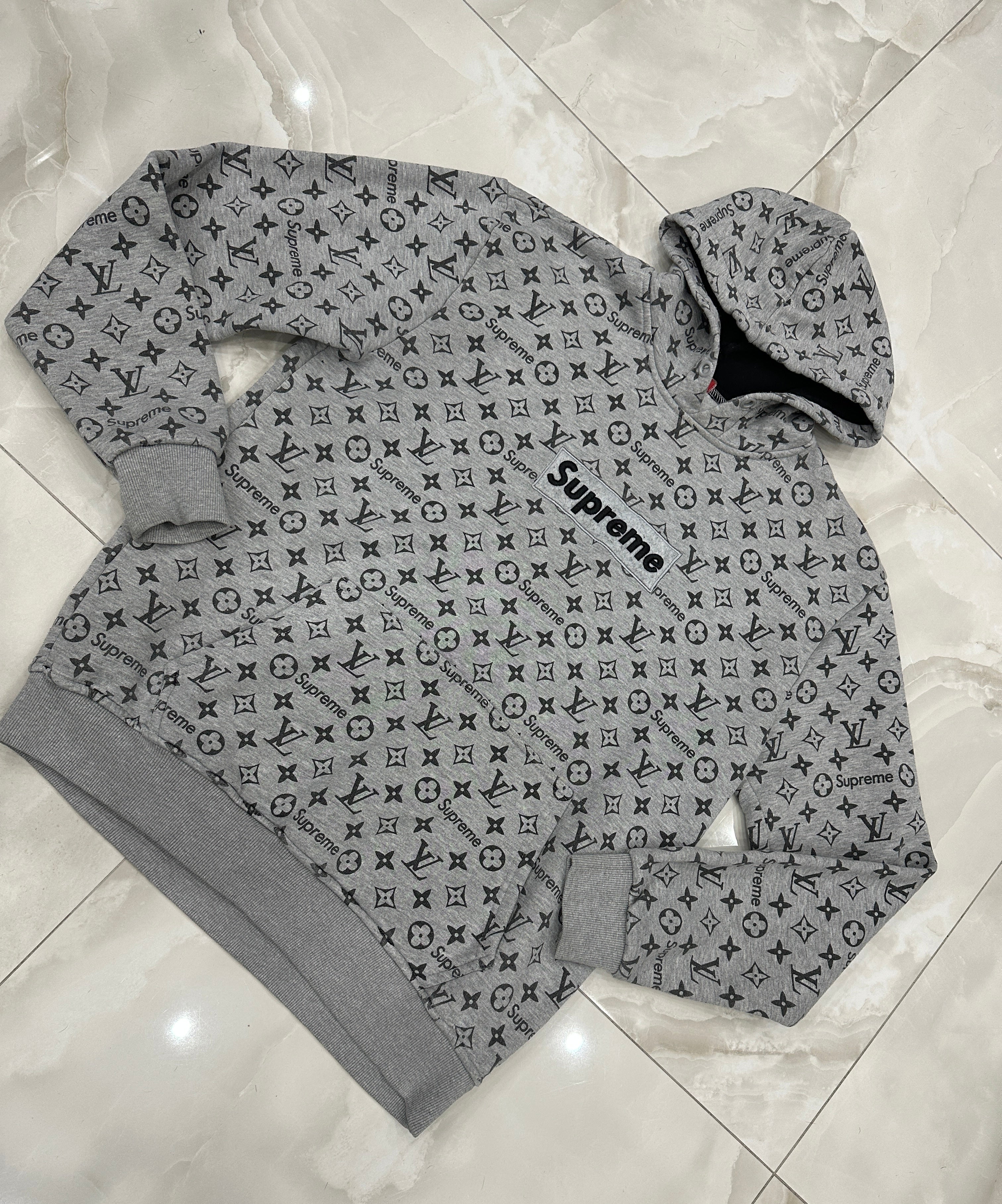Felpa vintage grigia con cappuccio
