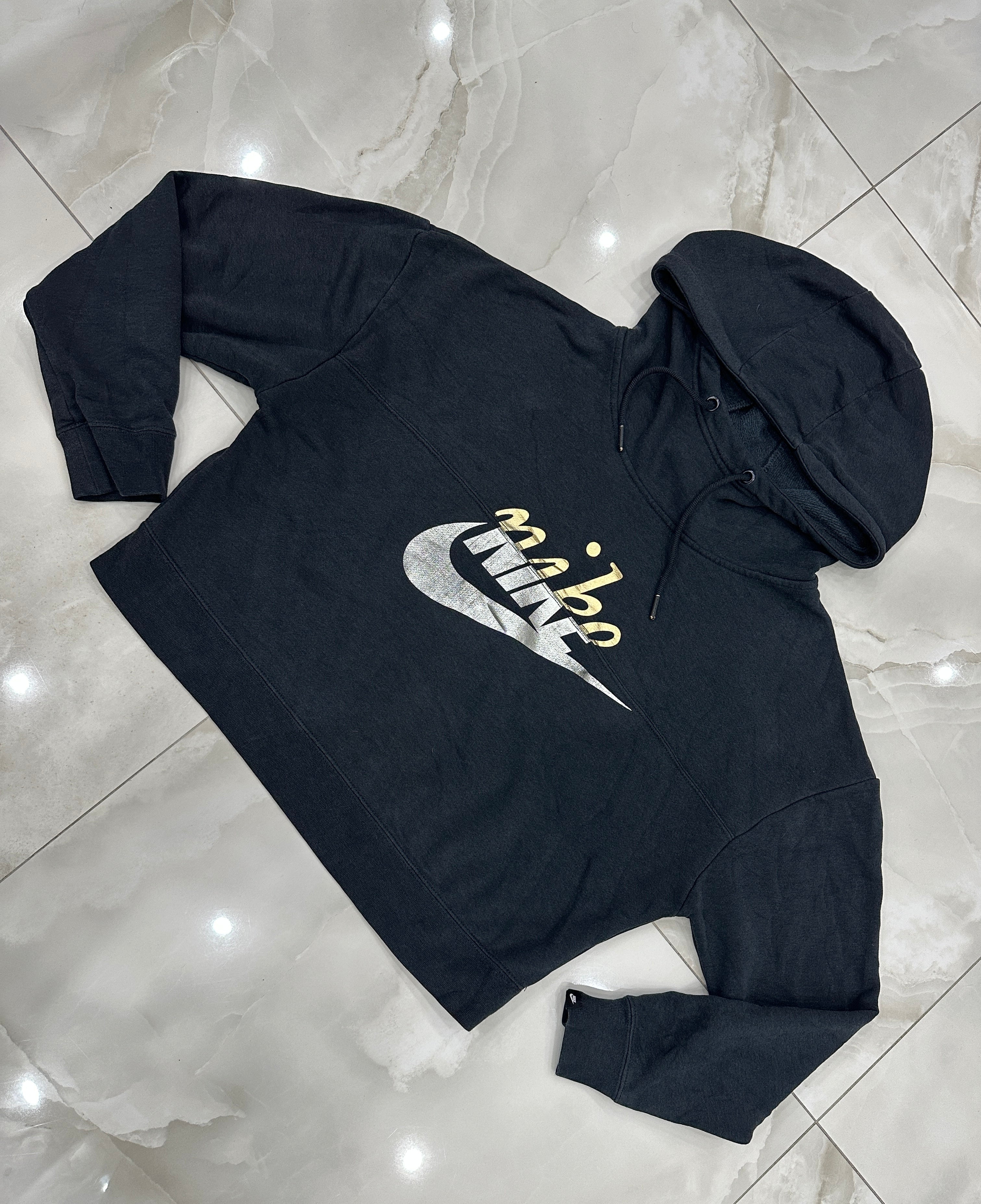 Felpa vintage nera crop con cappuccio