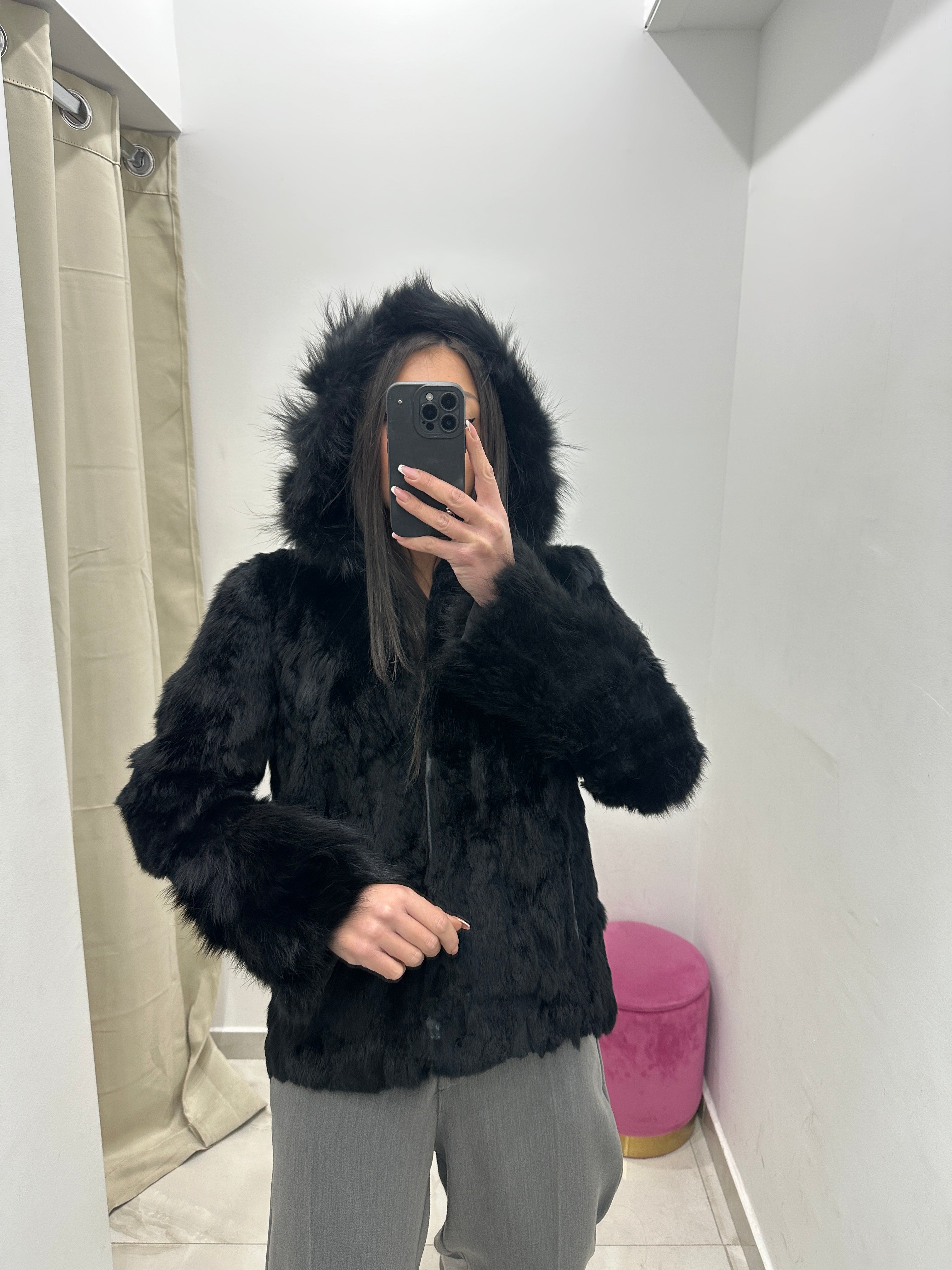 Pelliccia vera vintage in promo nera con cappuccio