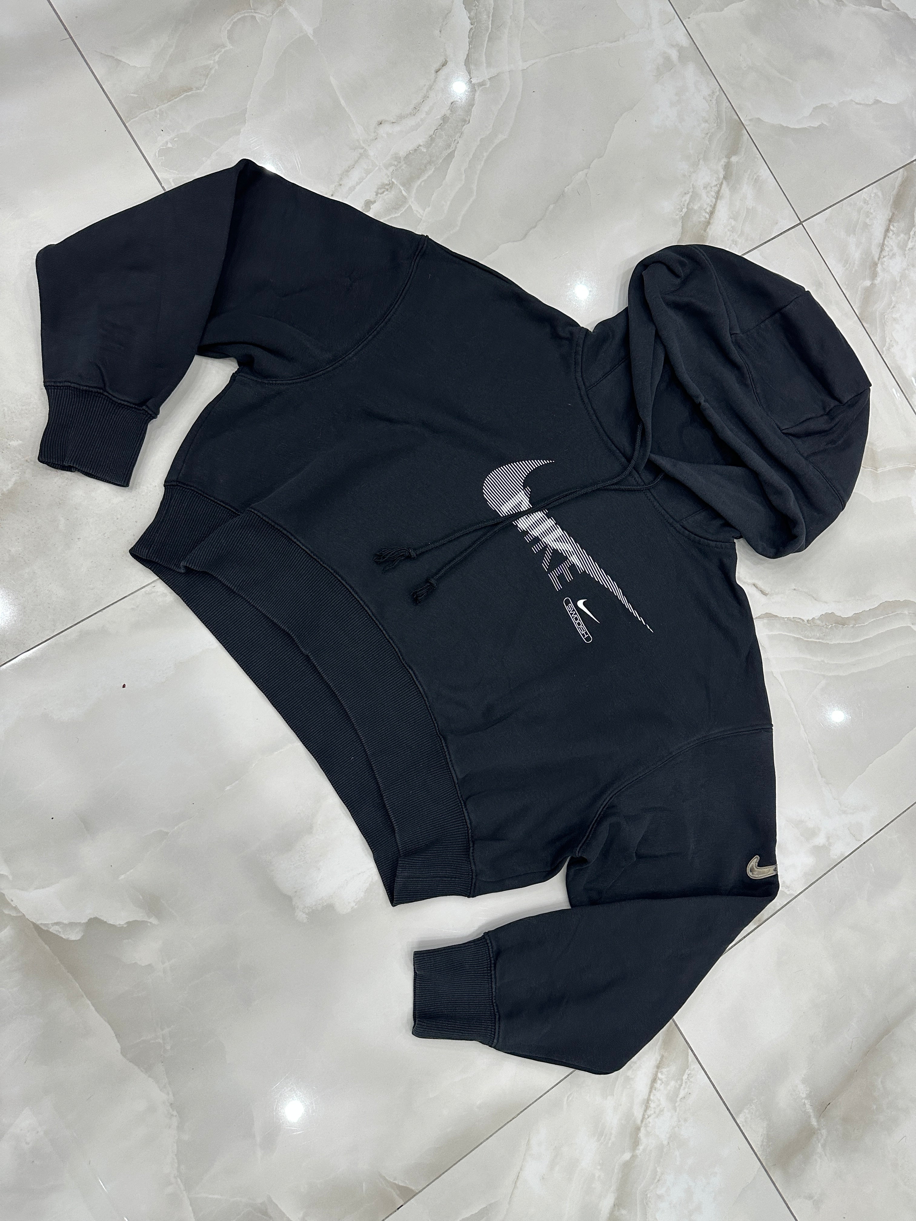 Felpa vintage nera crop con cappuccio